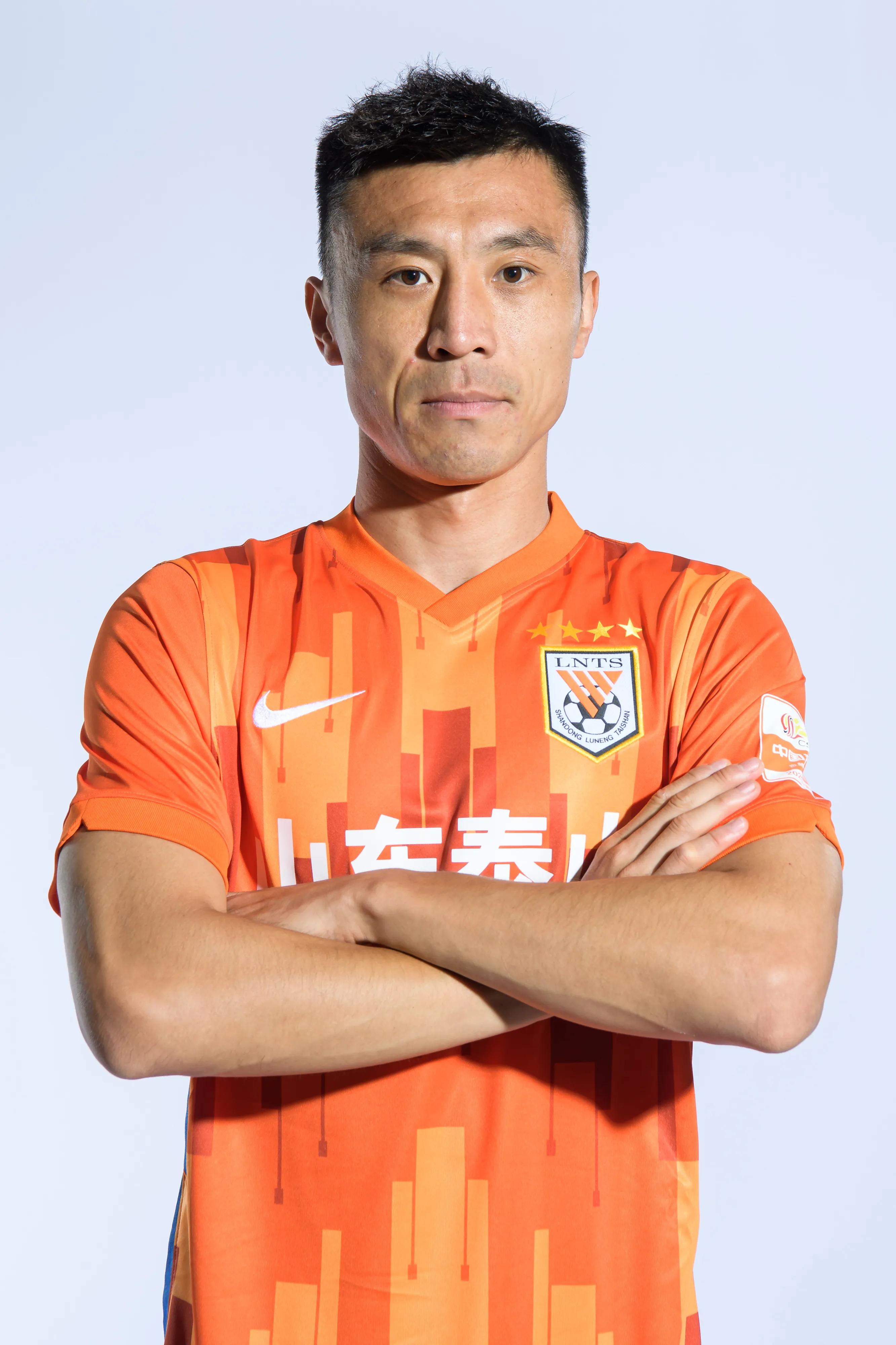 山东豪门之争：鲁能对泰山，齐鲁争雄场面火爆