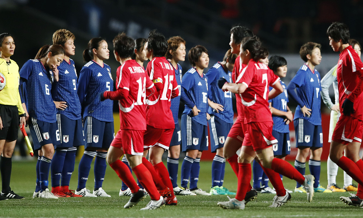 国内女足联赛激烈对决赢得观众欢呼